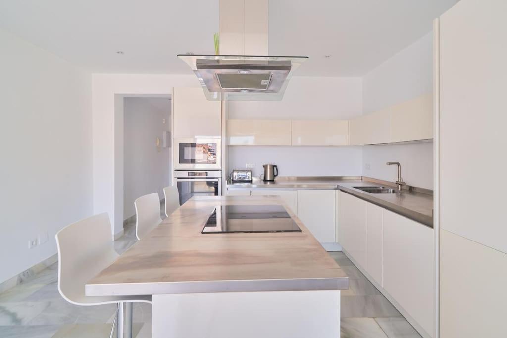 Superbe Appartement Avec Jaccuzi Marbella Exterior photo